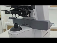 مقياس العدسة التلقائي مع الحد الأدنى لتقسيم PD بمقدار 0.1 مم للحصول على قياس دقيق